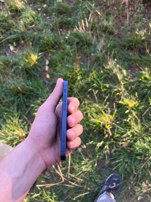 Обменяю айфон 12 мини