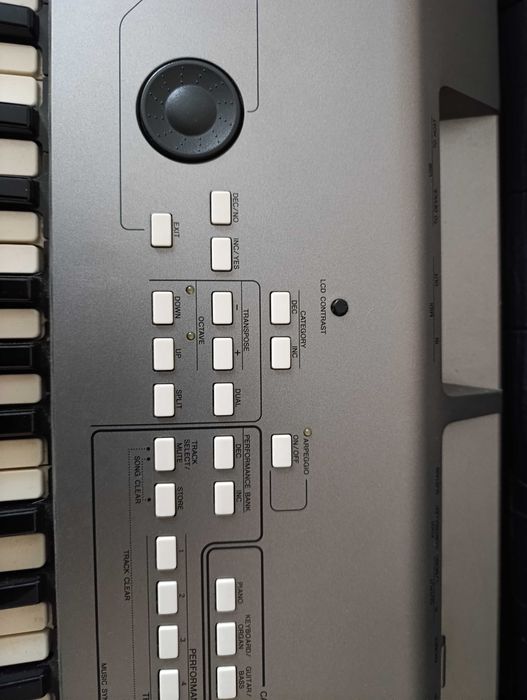 Продавам синтезатор Yamaha MM6