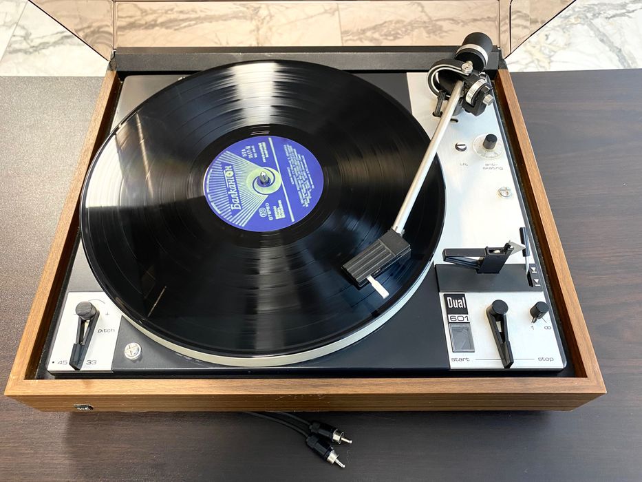 Топ модел грамофон Dual