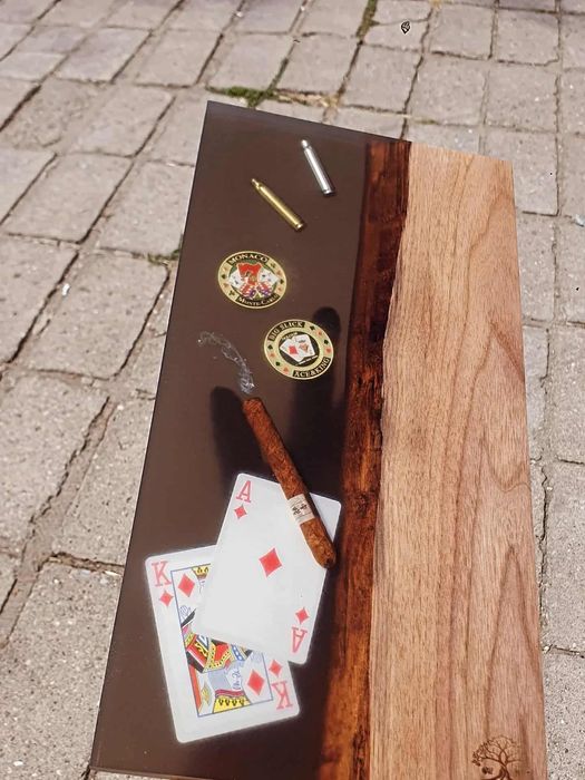 Дъска от епоксидна смола и дърво