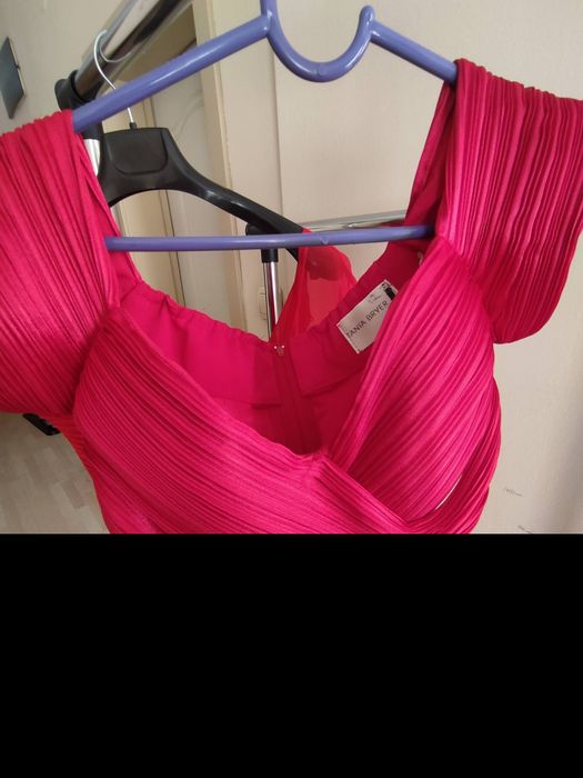 Две червени рокли Л