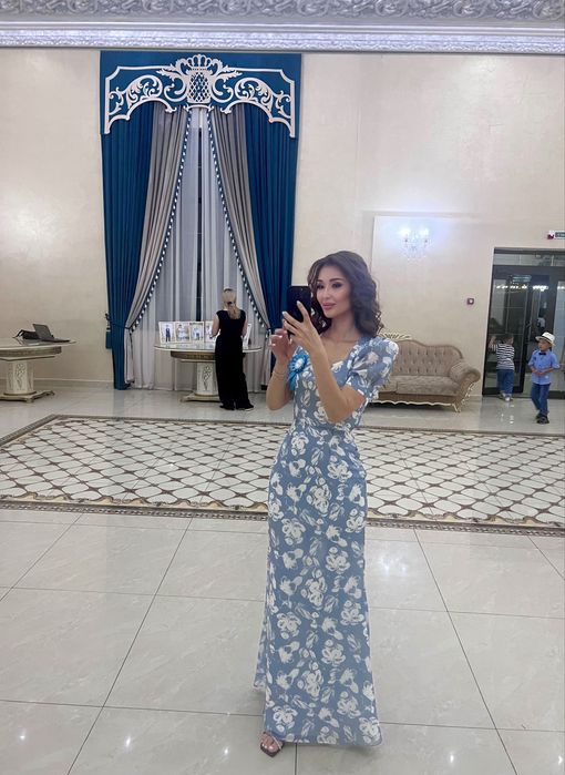 Продам платье бренда {BERQAMO}