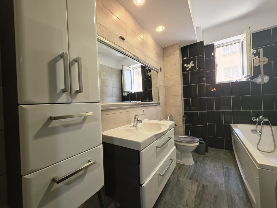 Proprietar închiriez apartament 3 camere