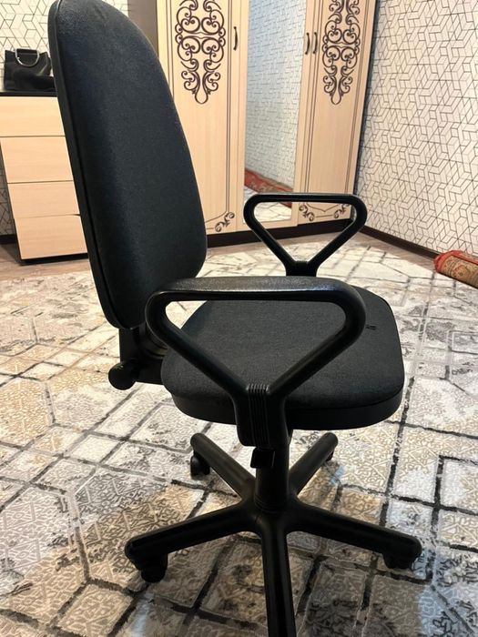 Продам компьютер со столом и кресло