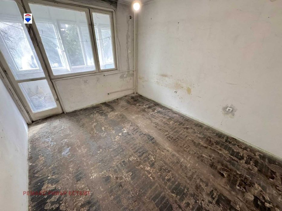 Продава се Тристаен апартамент в Русе, Център - 93 кв.м за 2075 €/кв.м - Снимка #13