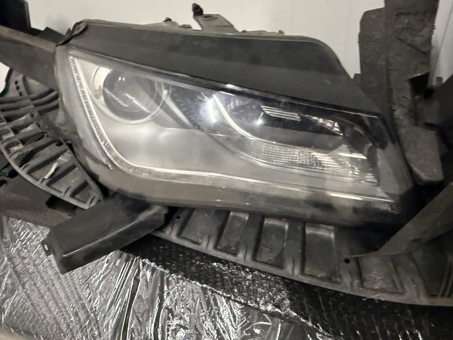 На части Audi A8