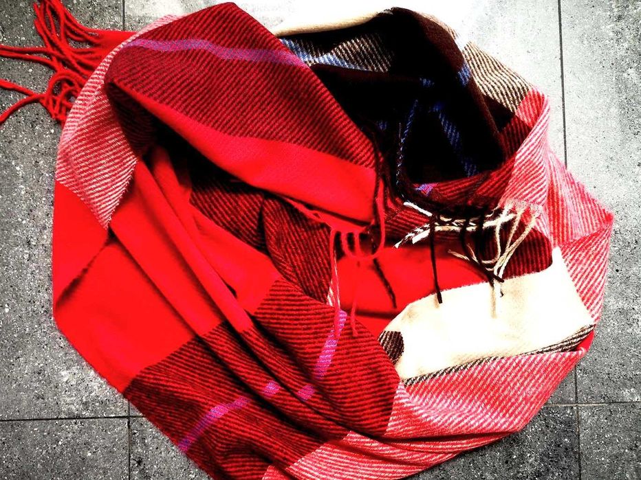 Елегантни дамски шалове