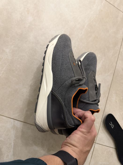 Продам оригинальные кроссовки santoni