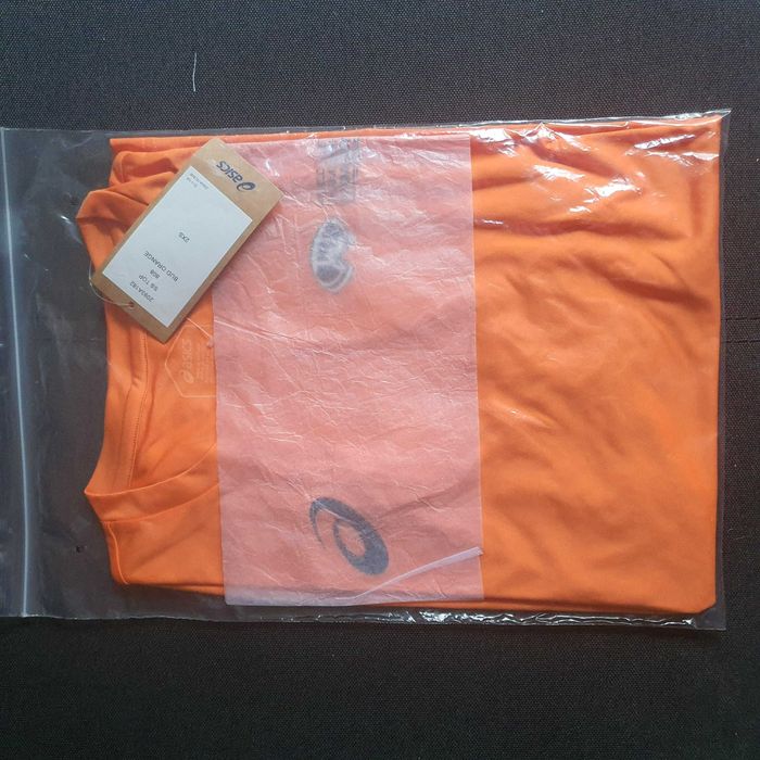Tricou sport tehnic Asics nou, în ambalajul original și cu etichetă (NWT).
