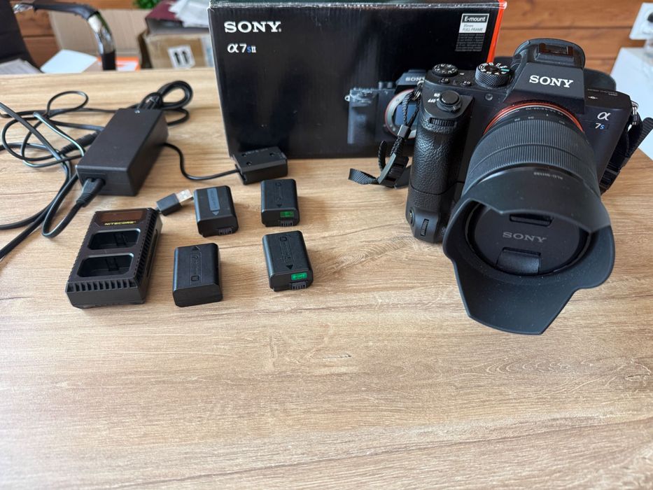 Sony A7sII + Sony FE3.5-5.6/ 28-70