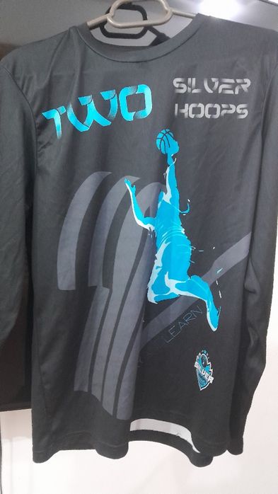 Vând bluza Silver baschet