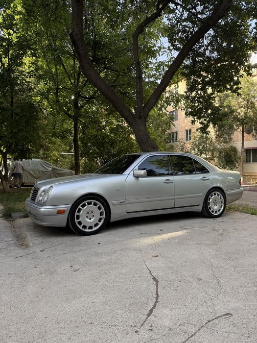 Mercedes-Benz W210