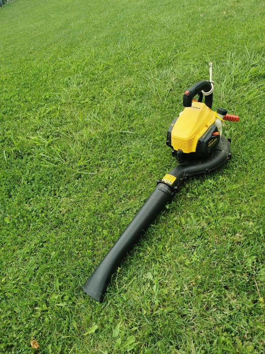 Vând suflantă / aspirator de frunze cu tocător pe benzină STANLEY SLB-3IN1