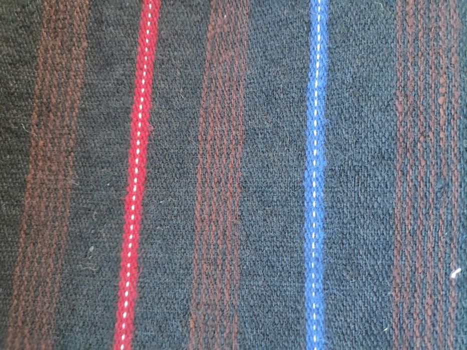 Продавам вълнено платно за престилка носия.