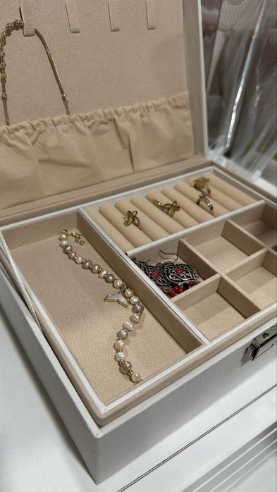 Шкатулки для украшений