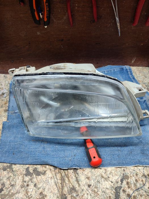 Продам фару на Тойота Карина Е