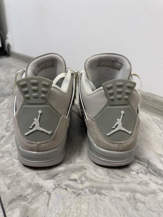 Jordan 4 frozen moments