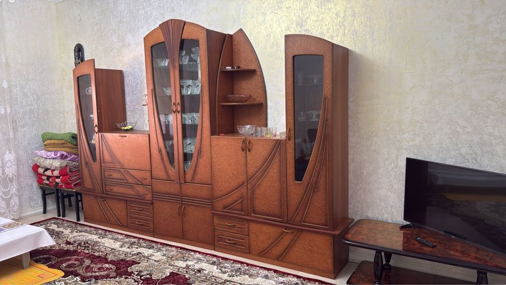 Классическая стенка в гостиную