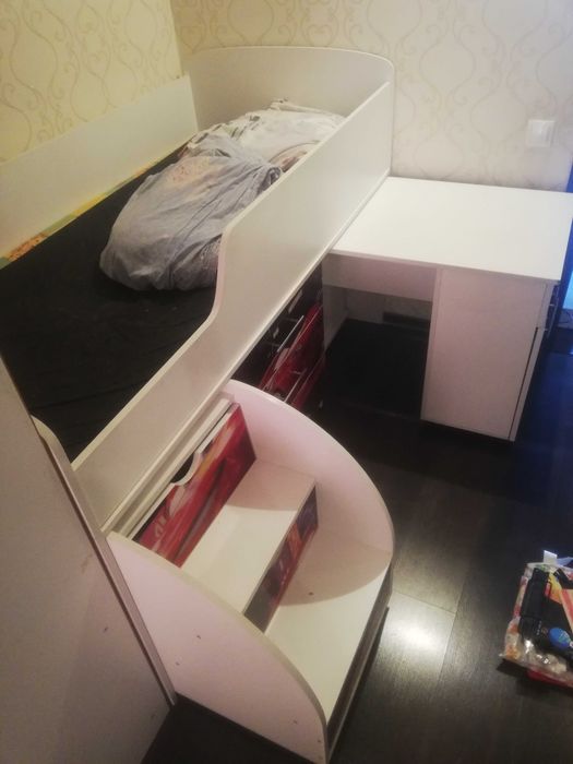 Шкаф с детской краватью