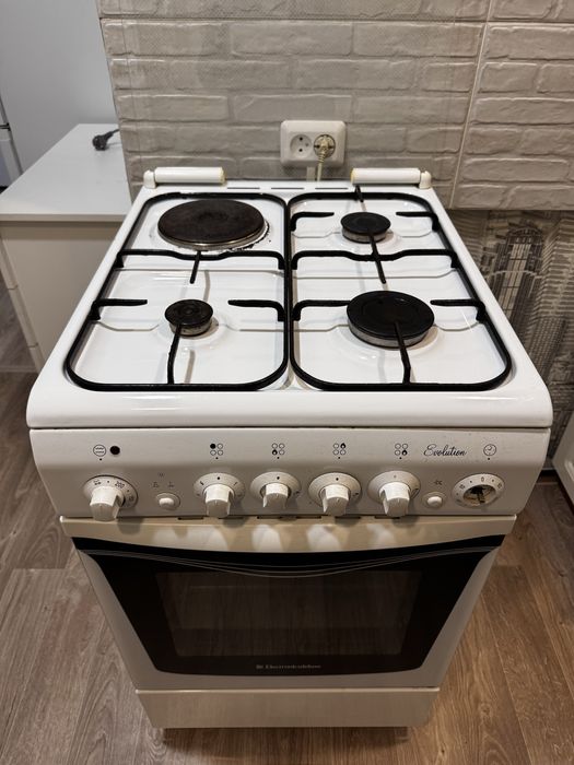 Продам газ плиту. Цена 30000тг.