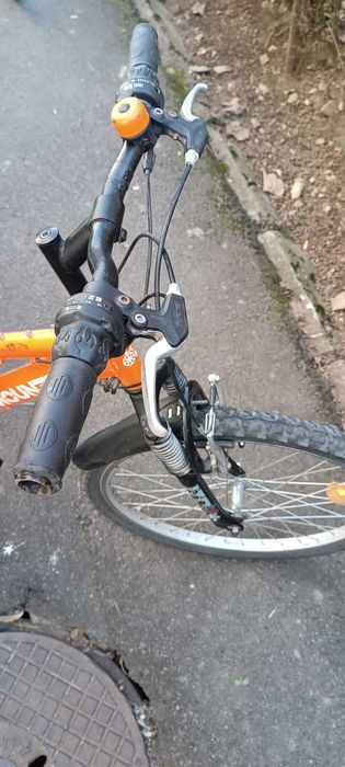 Vând bicicleta de 24 de inchi, în stare bună de funcționare.