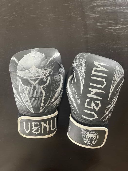 Manusi box Venum Gladiator 4.0 16 OZ