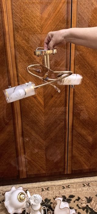 Продам люстры для зала и спальни