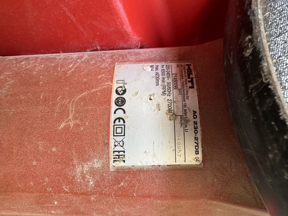 Hilti AG 230-27DB, polizor unghiular („flex”) profesional mare, pentru discuri de 230 mm.