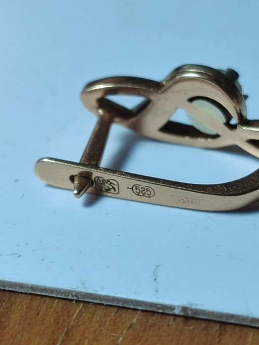 Продам  серьги с бриллиантами