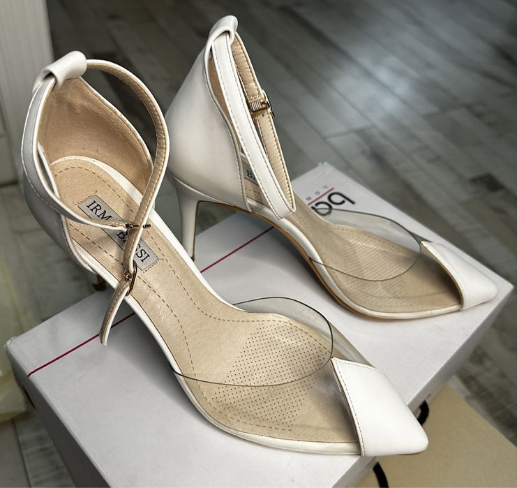 Туфли белые стильные