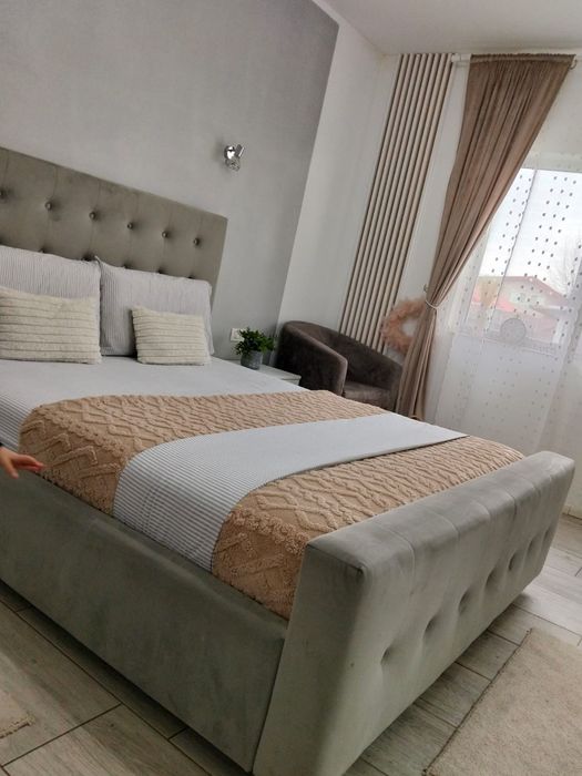 Pat tapițat matrimonial