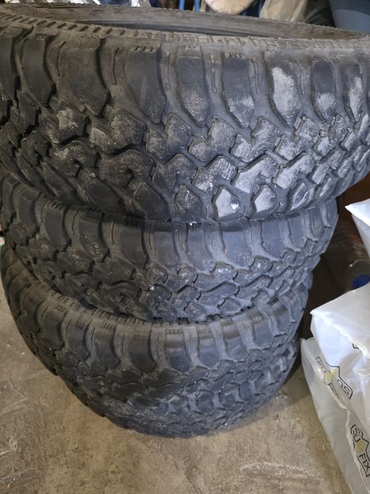 Продам комплект шин 225/75R16