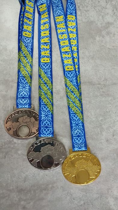 Медаль кубок статуэтка награды