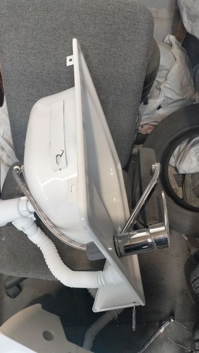 Продам сантехника