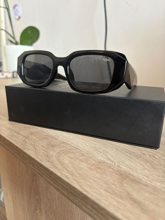 Черни слънчеви очила