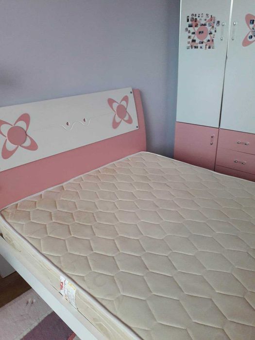 Обзавеждане за детска стая /момиче/ в розово и бяло.