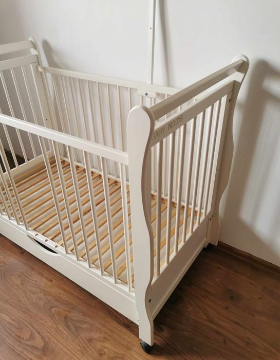 Pat bebe BabyNeeds Jas, din lemn, suport pentru baldachin