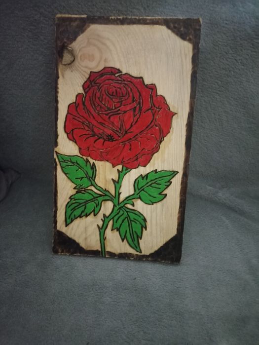 Ръчно изработена и пирографирана Роза