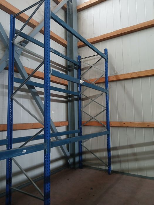 Rafturi metalice de vânzare