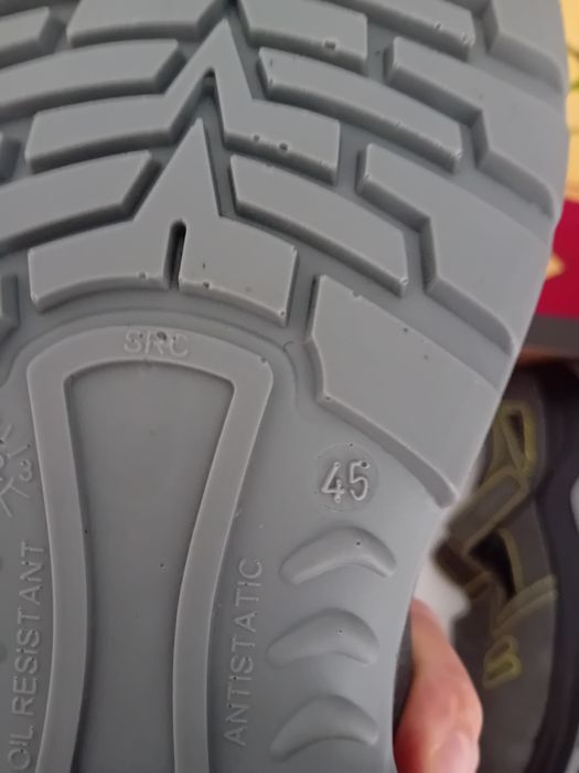 Vând bocancii de uzină. Model sanda nr 45 noi ne purtați, originali