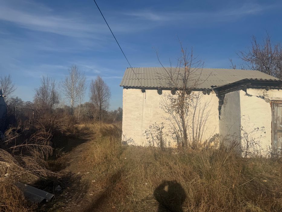 Продам 2 участка- 6 и 7 соток