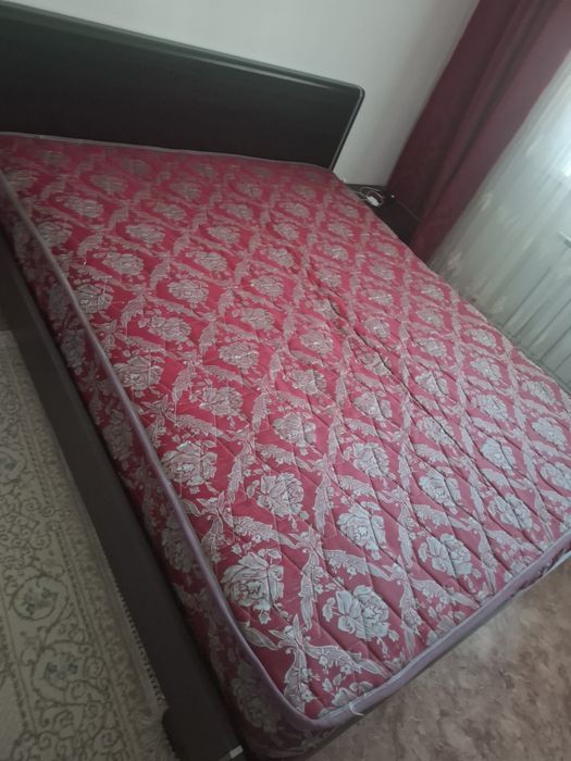 Двуспальная кровать