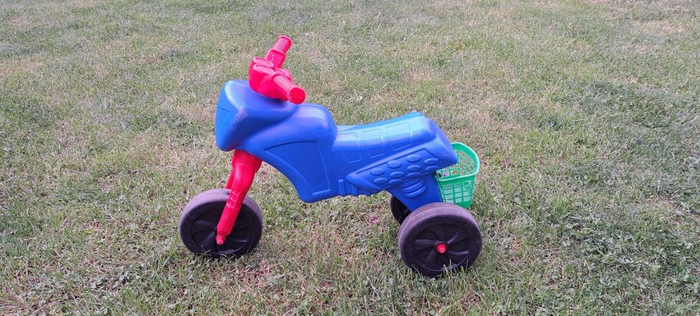 Детска количка с педали и моторче