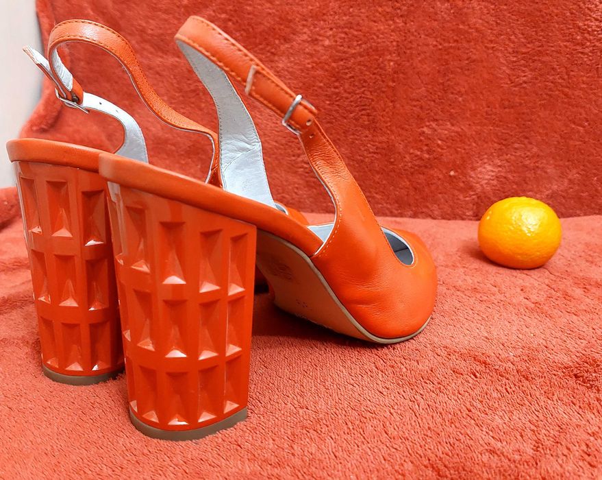 Vând pantofi cu toc, mărimea 39