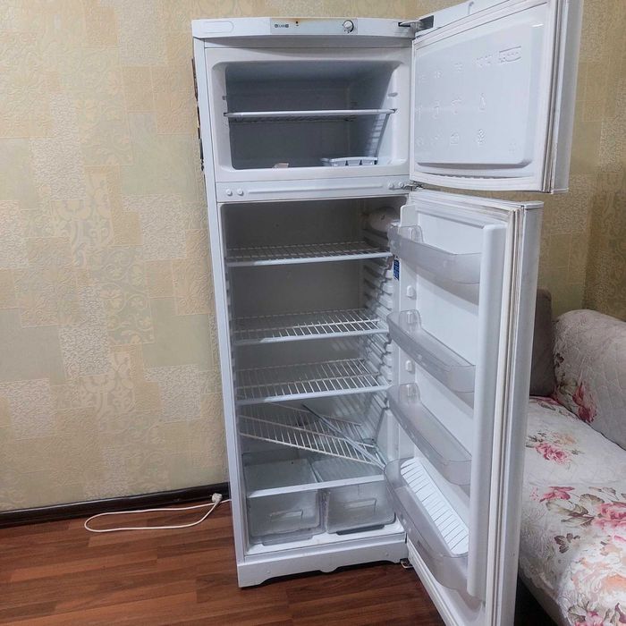 Холодильник Indesit