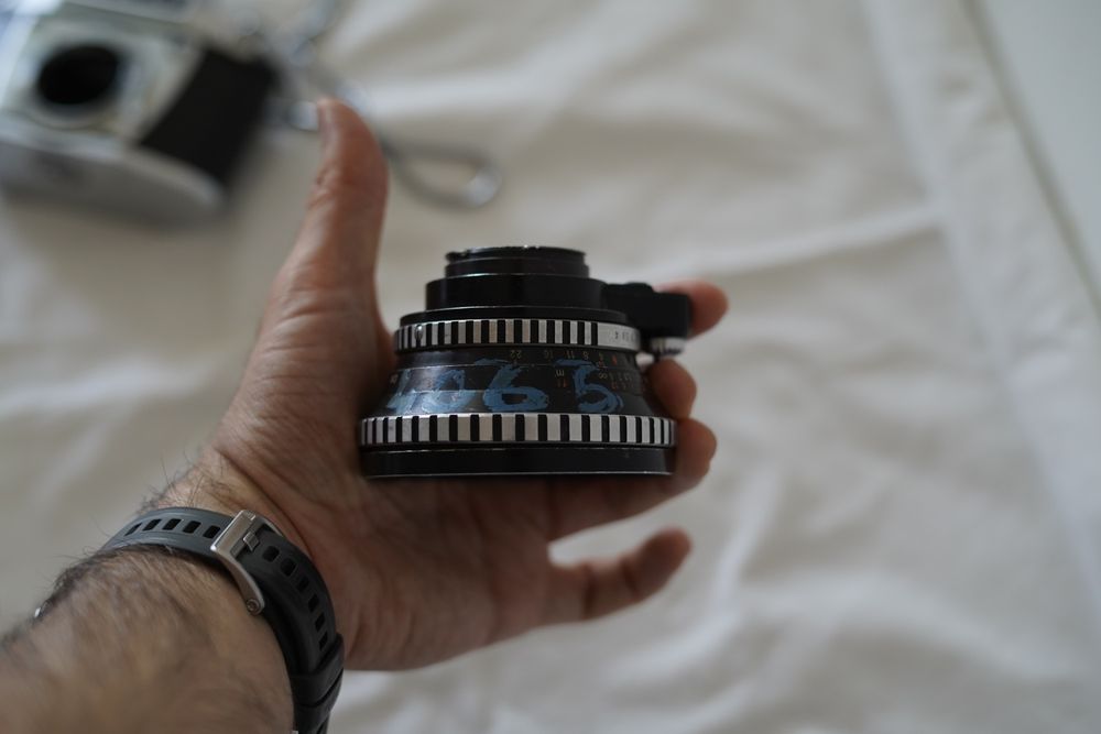 carl zeiss flektogon 20mm f4 cu aparat EXA