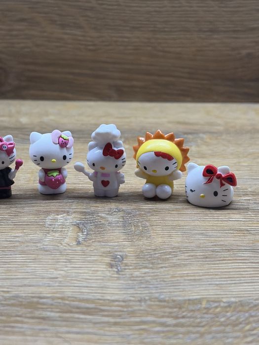 Продам мини фигурки хэллоу китти