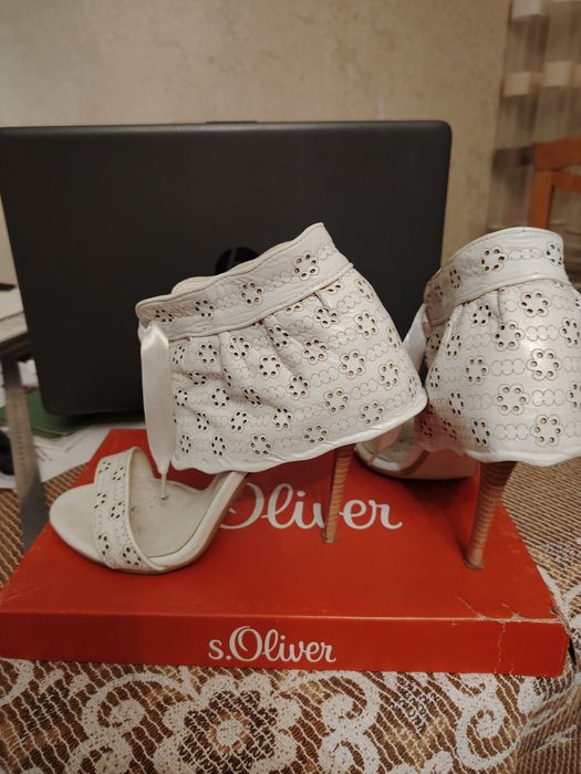 Женские кожаные босоножки