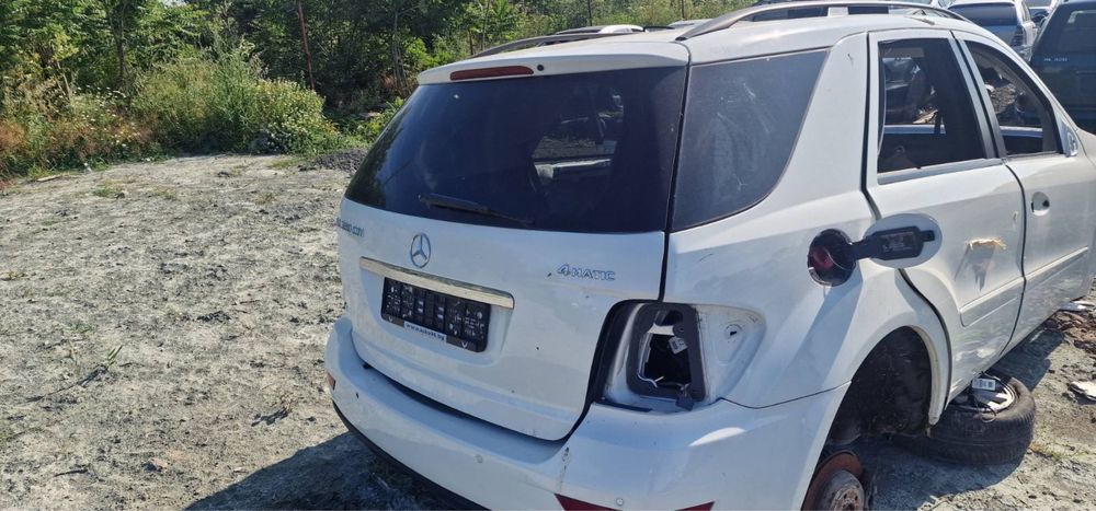 Броня и заден капак Мередес Мл 350