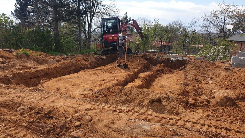 Услуги с мини багер 2.7 ,Хидравличен чук 150 кг,Самосвал и Бобкат